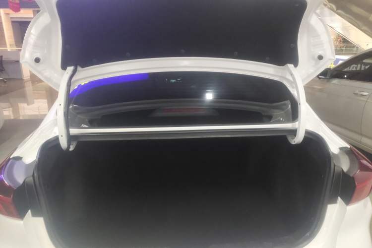 Used CHANGAN Eado 2024 PLUS Blue Whale NE 1.4T GDI DCT High-Energy Edition Trunk