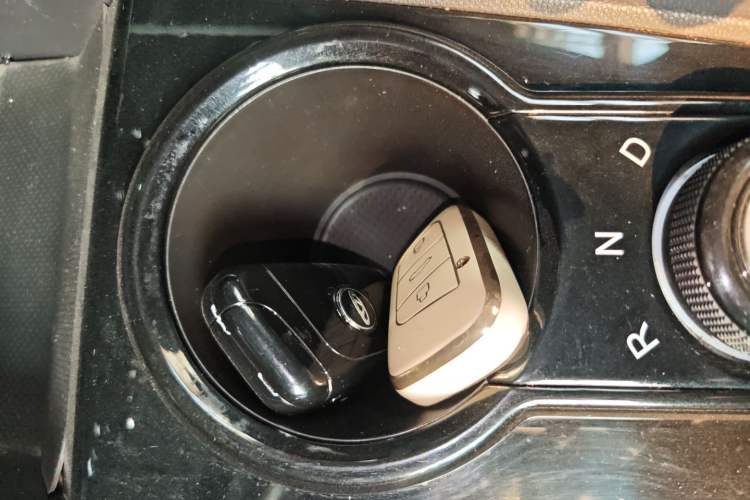 Used Chery QQ Little Ant 2022 Restyled Version Sweet Pink Edition Half-Sugar Version 30.6 kWh 30 kW 301 km Interior 1