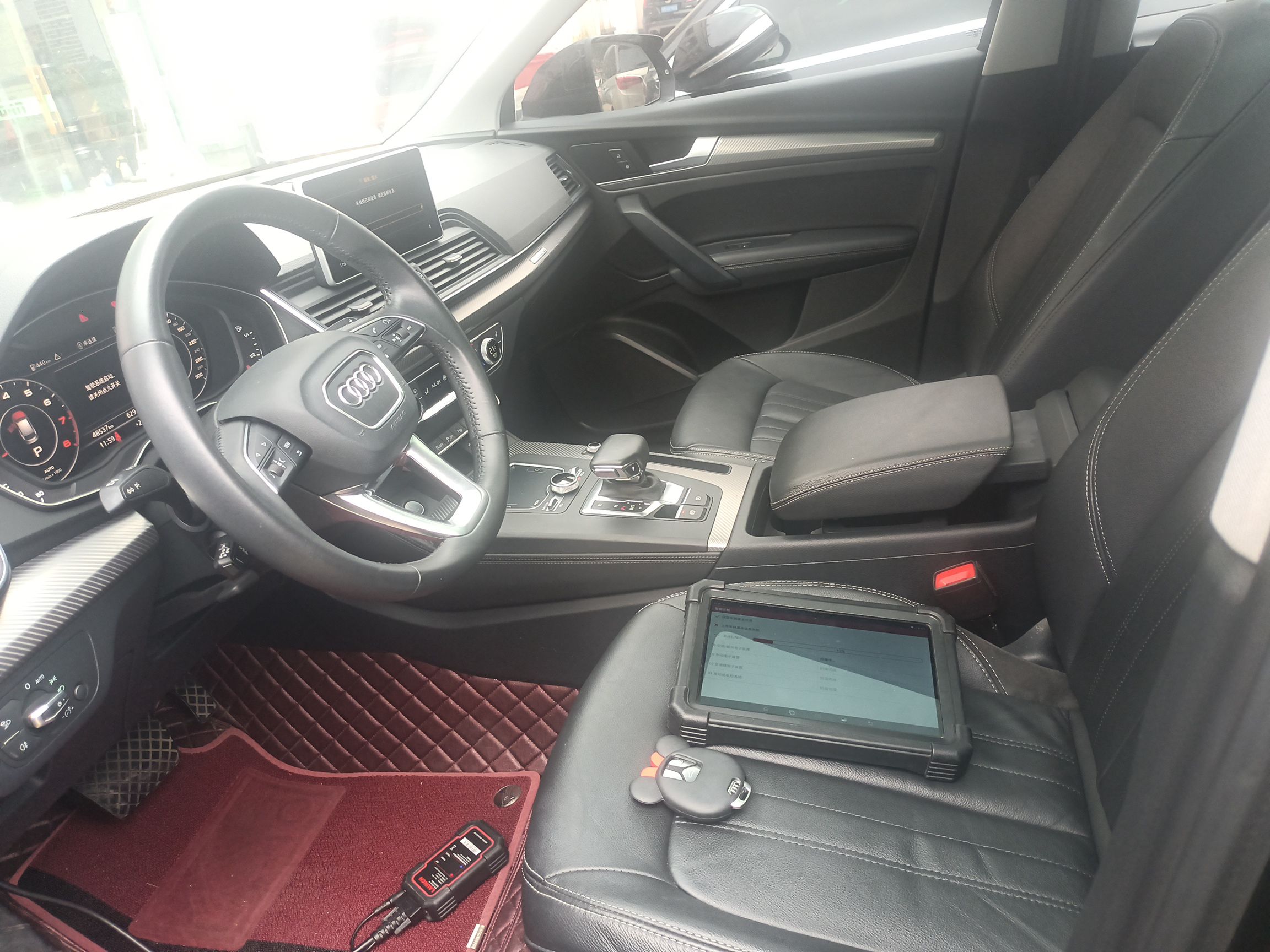 المقاعد الأمامية داخل السيارة