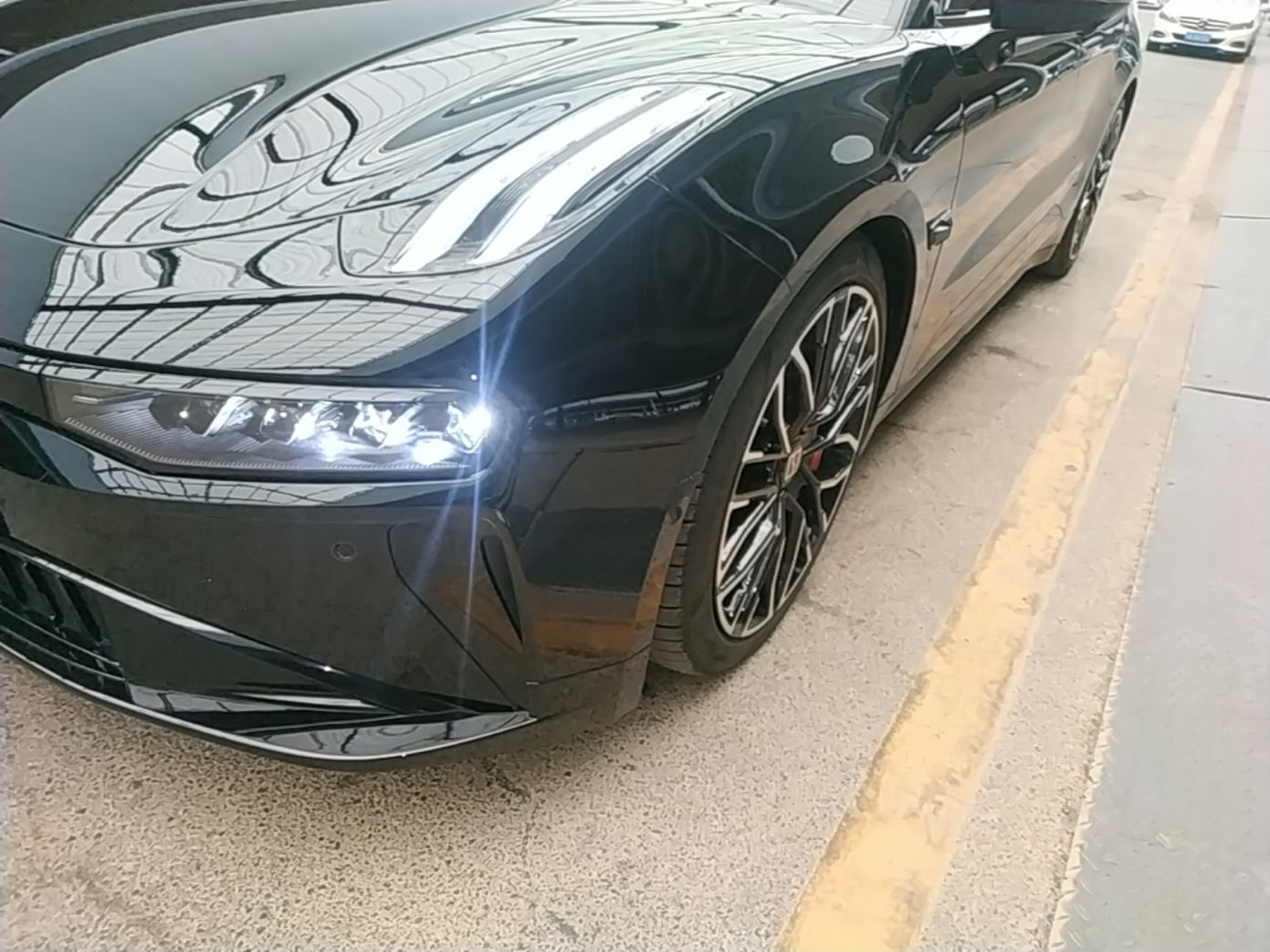 Zeekr 001 2024 YOU Edition 100 kWh All-Wheel Drive — снимка 8