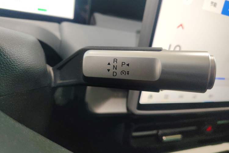 Used AION Y 2023 Plus 510 Smart Edition Gear Lever