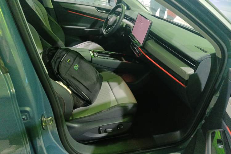 Used Volkswagen ID.7 VIZZION 2024 AIR model Right Front Seat