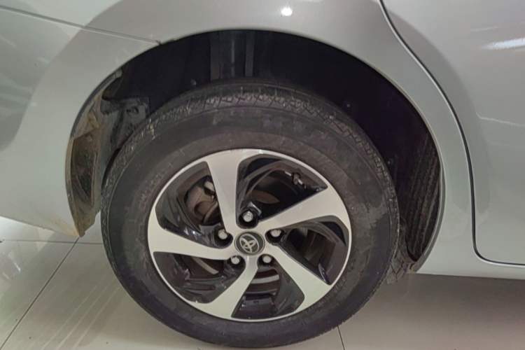 Used Toyota Levin 2017 Revised Dual-Engine 1.8H GS E-CVT Elite Sunroof Version China V Standard
