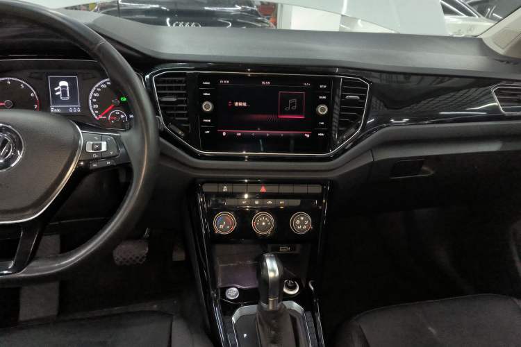 Used Volkswagen T-ROC 2018 280TSI DSG Four-Wheel Drive Comfort Version China V Standard
