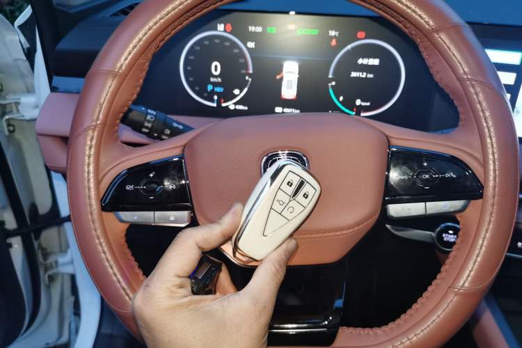 Used Changan CS75 PLUS iDD 2023 ZhiDian iDD Smart Leading Model