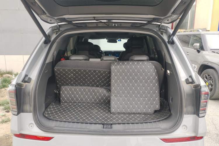 Used Ford Edge 2023 Ford Explorer L 2.0T EcoBoost Four-Wheel Drive 7-Seater Supreme Model Trunk