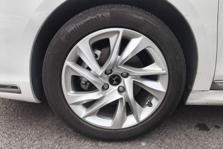 Used DS 5LS 2016 1.6T Comfort Edition THP160 Left Front Wheel Hub