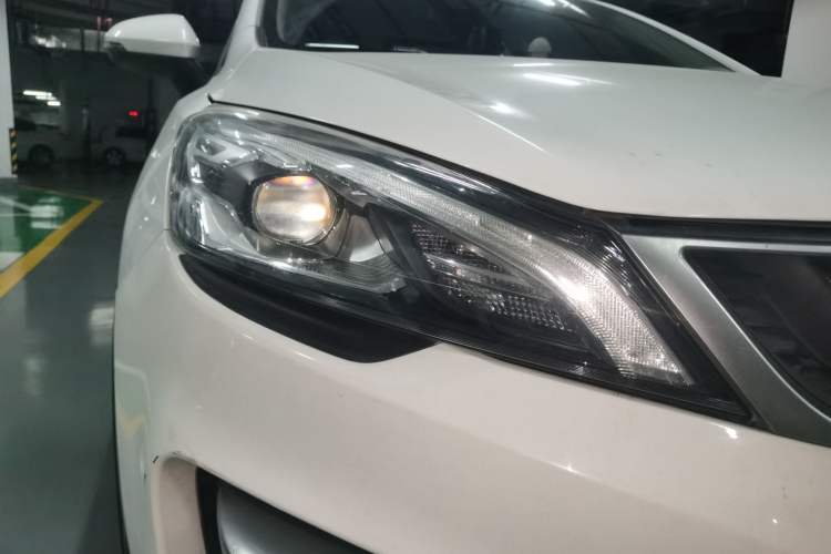 Used Geely Auto Emgrand GS 2017 Sport Edition 1.3T Automatic Smart Connectivity Model Right Front Headlight