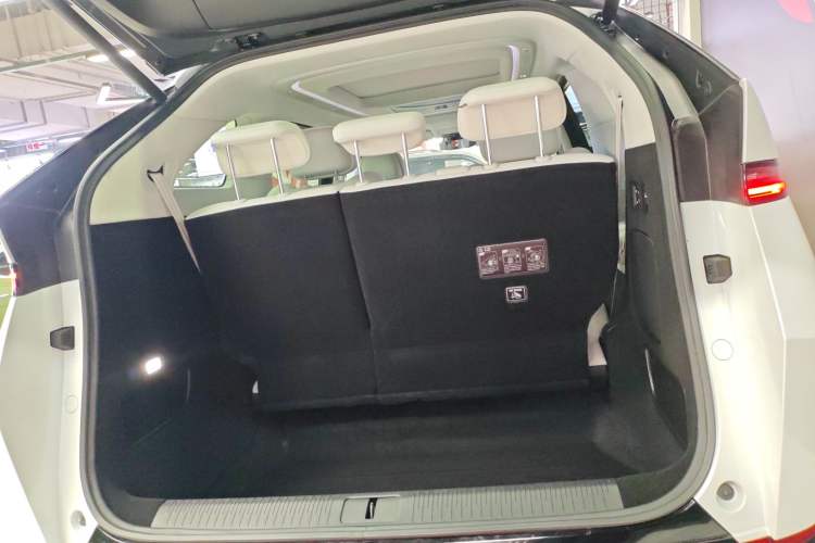 Used XPeng X9 2024 702 Ultra-Long Range Max
