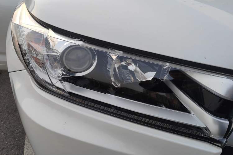 Used Toyota Highlander 2018 2.0T Four-Wheel Drive Luxury Version 7 Seats China VI Standard
