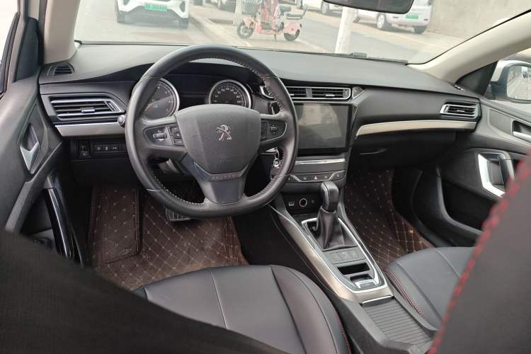 Used Peugeot 408 2015 1.2T Automatic Luxury Edition Center Console