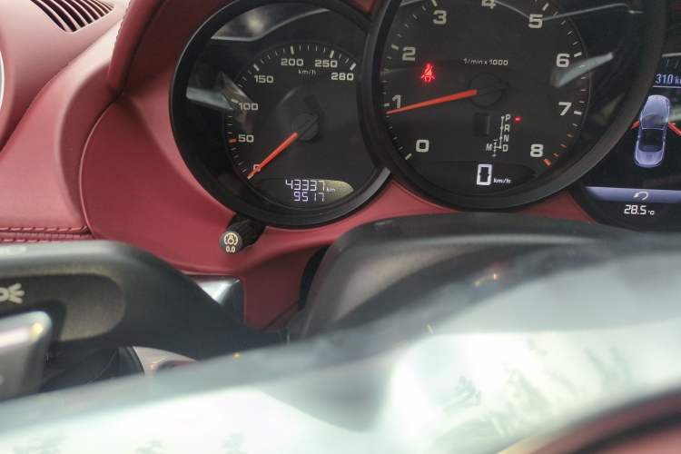 Used Porsche 718 2016 Boxster 2.0T Odometer Close Up