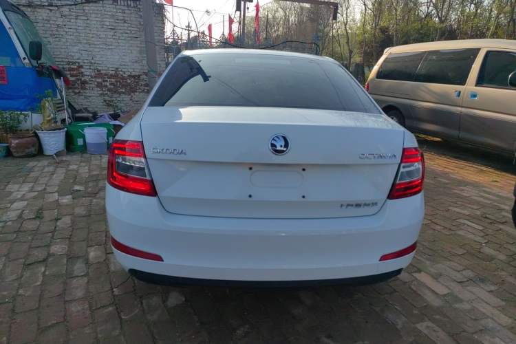 Used Skoda Octavia 2017 Classic Model 1.6L Automatic Comfort Edition Rear