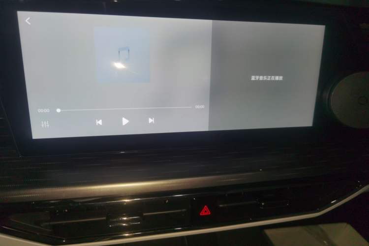 Used CHANGAN OSHAN Z6 New Energy 2022 Blue Whale iDD 150KM Flagship PLUS Audio And AC Panel