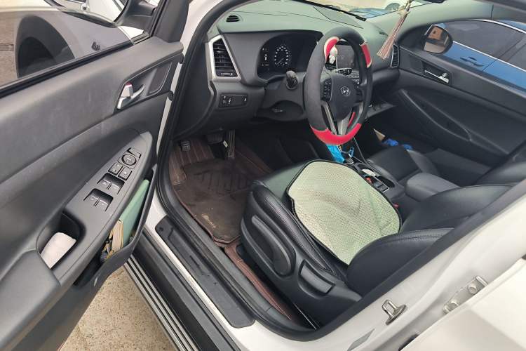 Used Hyundai Tucson 2015 1.6T Dual-Clutch Two-Wheel-Drive Smart Model Driver Seat