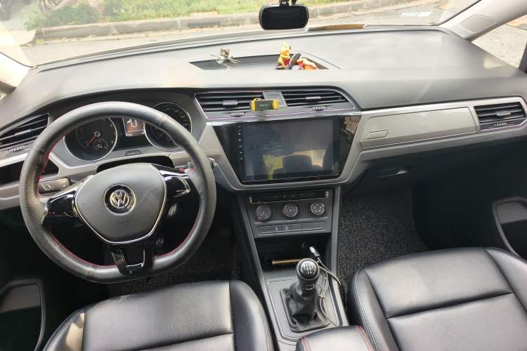 Used Volkswagen Touran 2016 Volkswagen Touran L 280TSI Manual Trend Edition
