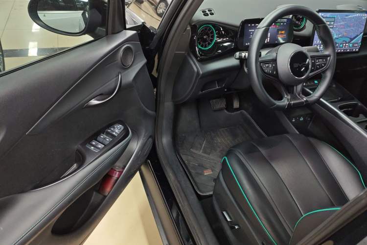 Used BYD Dolphin 2025 Intelligent Driving Version 410 km Fashion Edition
