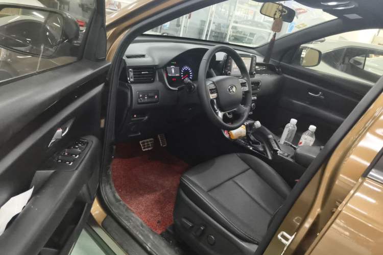 Used Kia KX7 2017 2.0T Automatic Two-Wheel Drive GLS 7-Seater
