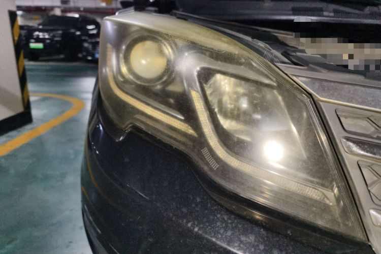 Used GAC Trumpchi GS5 Super 2015 1.8T Automatic All-Wheel-Drive Elite Edition Right Front Headlight