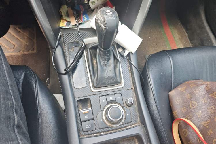 Used Mazda CX-4 2018 2.0L Automatic Two-Wheel Drive Blue Sky Dynamic Version China VI Standard Gear Lever