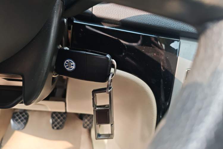 Used Volkswagen Lavida 2011 1.6L Manual - Premium Edition Vehicle Key