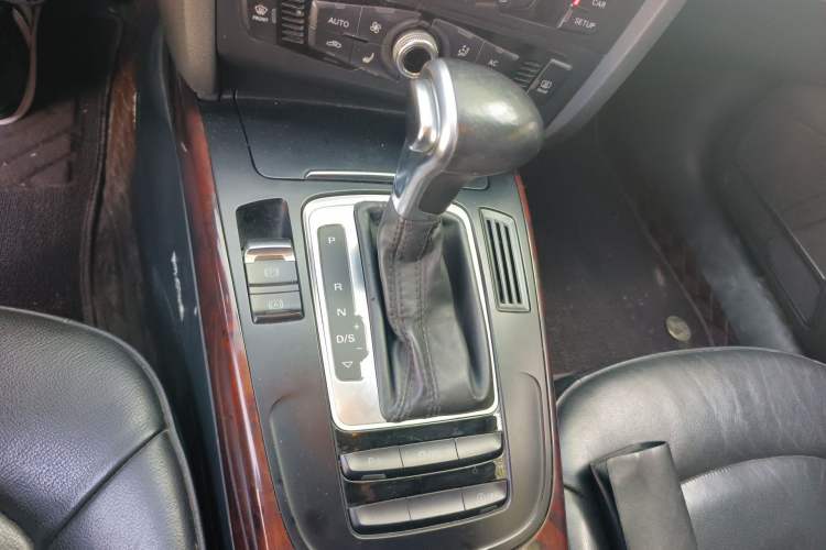 Used Audi A4L 2013 35 TFSI Automatic Comfort Model Gear Lever