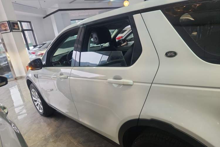 Used Land Rover Discovery Sport 2019 240 PS PURE Edition China VI Standard
