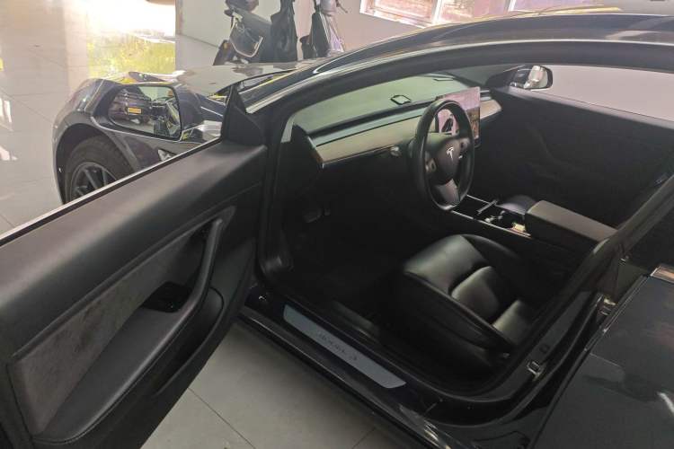 Used Tesla Model 3 2019 Long-Range Rear-Wheel-Drive Version
