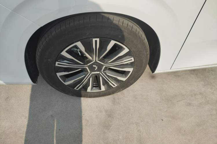 Used Wuling Wuling Starlight 730 2025 Model Plug-in Hybrid 125km Luxury Edition
