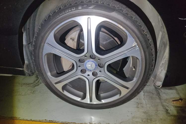 Used Mercedes-Benz E-Class 2016 E 300 L Sporty and Stylish Model