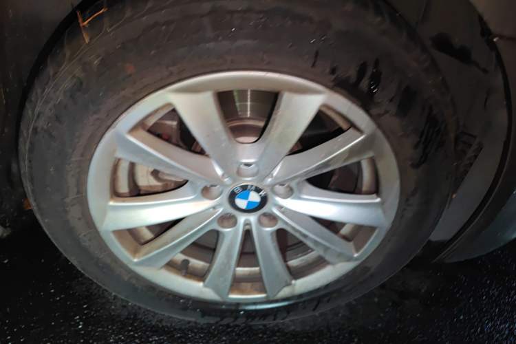 Used BMW 5 Series 2014 520Li Elegant Model Right Front Wheel Hub