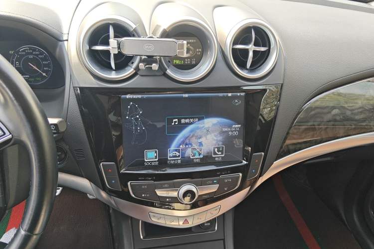 Used BYD Tang New Energy 2015 2.0T Four-Wheel-Drive Flagship Model
