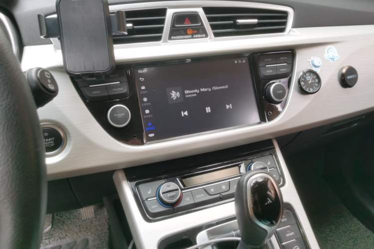 Used Geely Auto Emgrand X7 Sport 2018 1.8TD Automatic Two-Wheel Drive Smart Connect 4G Internet Edition
