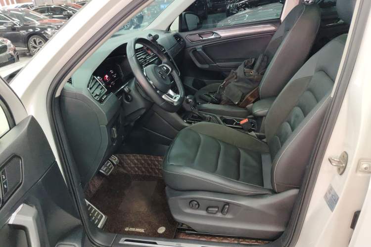 Used Volkswagen Tiguan L 2021 330TSI Automatic Two-Wheel Drive R-Line Enhanced Edition
