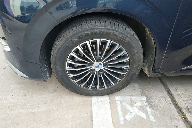 Used Denza D9 2022 DM-i 970 Four-Wheel Drive Prestige Model
