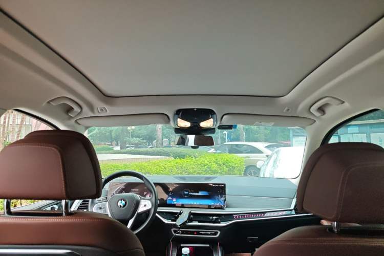 Used BMW X7 2023 xDrive40i Luxury Package with Leading Features Headliner