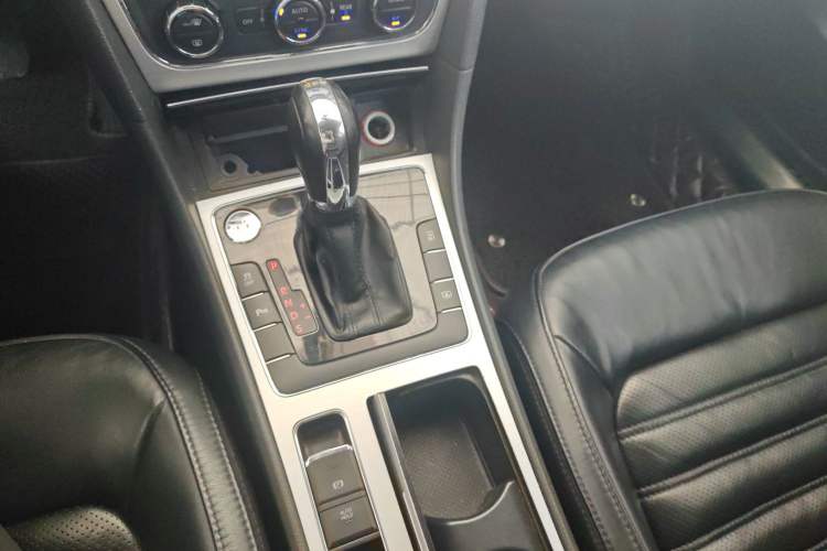 Used Volkswagen Passat 2013 1.8TSI DSG Prestige Edition Gear Lever