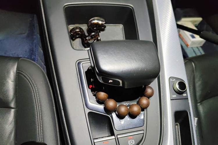 Used Audi A5 2021 Sportback 40 TFSI Stylish and Elegant Model Gear Lever