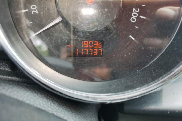 Used Peugeot 3008 2015 2.0L Automatic Trend Edition Odometer Close Up