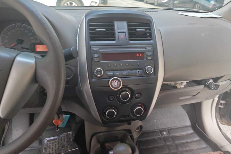 Used Nissan Sunny 2015 1.5XE CVT Comfort Edition Audio And AC Panel