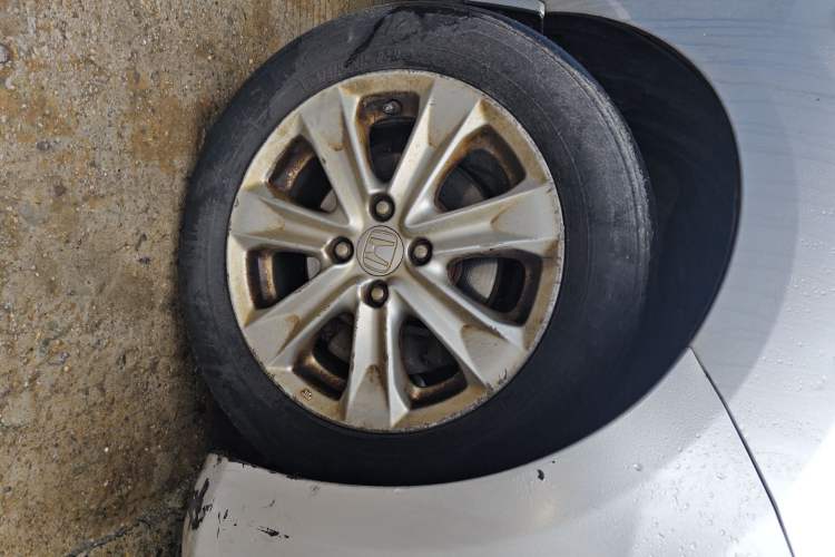 Used Honda Fit 2011 1.5L manual luxury version
