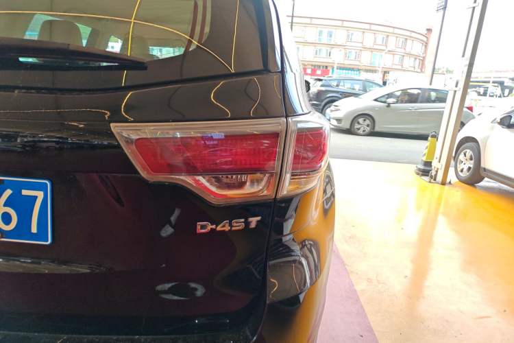 Used Toyota Highlander 2017 2.0T Two-Wheel Drive Elite Version 7 Seats Exterior 3