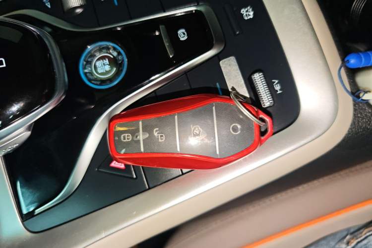 Used BYD Song Pro New Energy 2024 HONOR Edition DM-i 71KM Navigation Model
