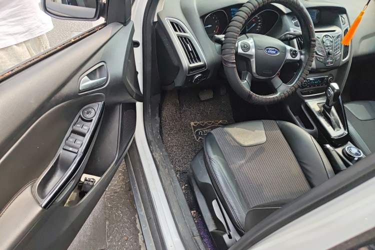 Used Ford Focus 2012 Sedan 1.6L Automatic Fashion Edition