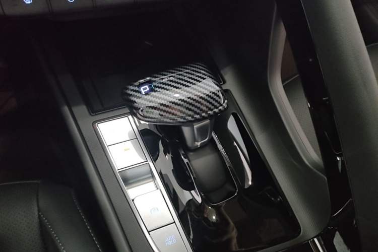 Used Hyundai Elantra 2023 1.5L CVT LUX Prestige Edition

