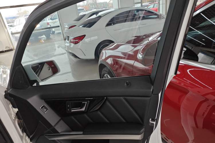 Used Mercedes-Benz GLK-Class 2015 GLK 300 4MATIC Luxury Ultimate Edition
