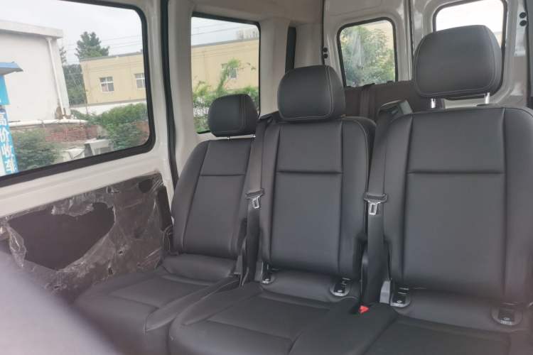 Used Iveco Eurocargo 2021 2.0T Manual Super-Rui Long Wheelbase Short Overhang High Roof Manual Doors F1A
