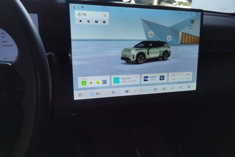 Used Lynk & Co 08 EM-P 2025 220 km All-Wheel-Drive Performance Halo
