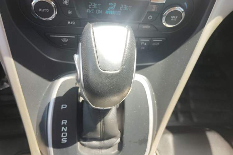 Used Ford Kuga 2013 2.0L GTDi Four-Wheel Drive Premium Model Gear Lever