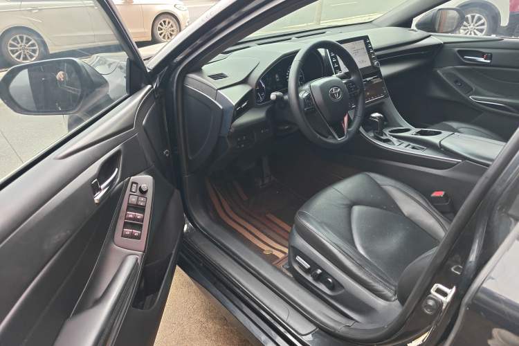 Used Toyota Avalon 2019 Dual-Engine 2.5L Luxury Edition China VI Standard